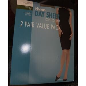 HANES DAY SHEER CONTROL TOP 2 PAIR VALUE PACK SIZE AB LITTLE COLOR SANDALFOOT